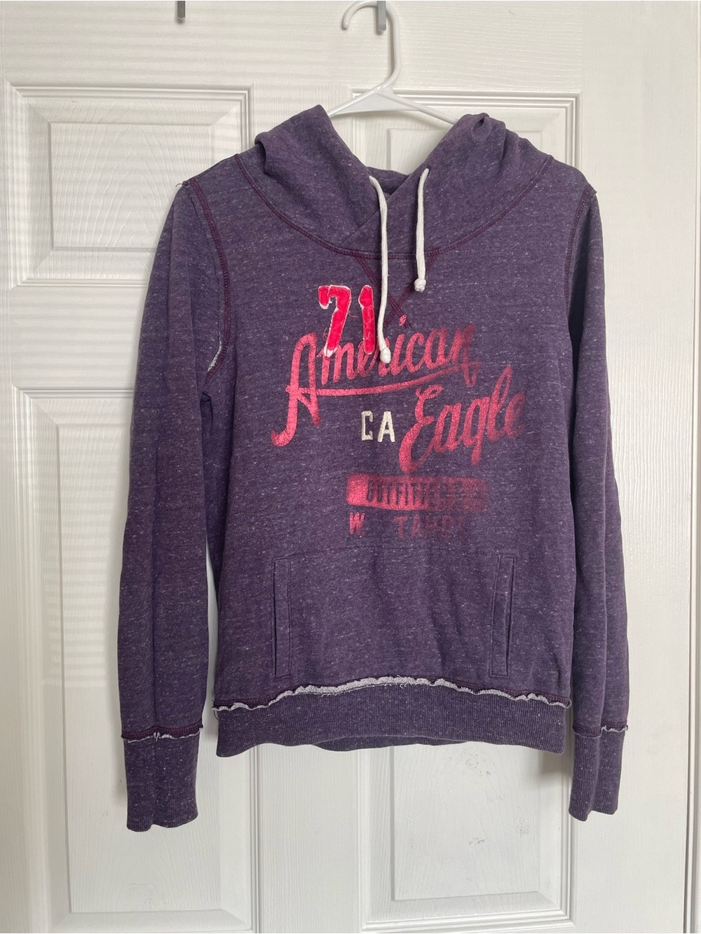 American Eagle Outfitters Womenâs size Medium Purple Distressed Pullover Hoodie
